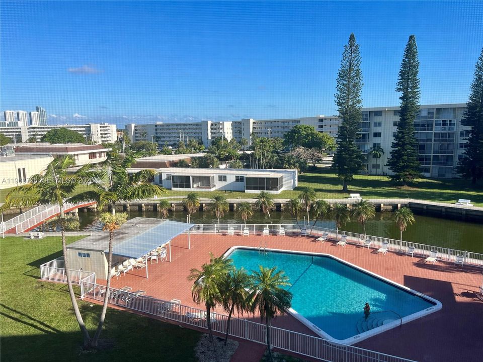 For Sale: $189,000 (1 beds, 1 baths, 768 Square Feet)