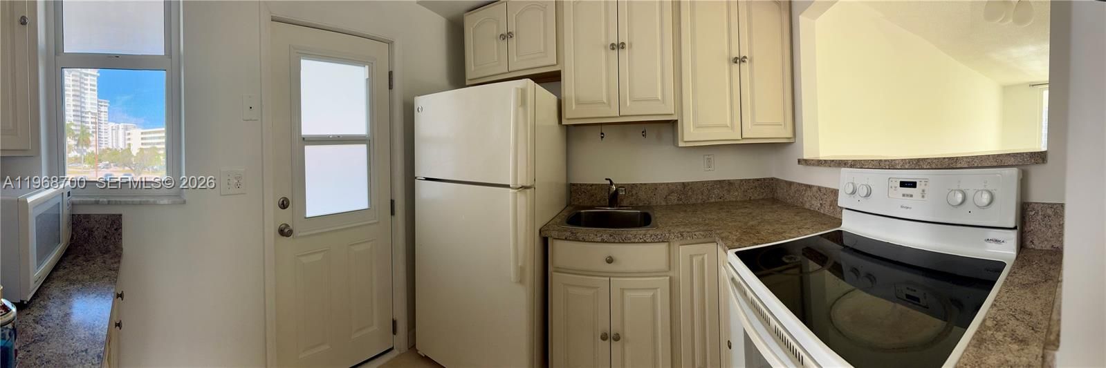 For Sale: $189,000 (1 beds, 1 baths, 768 Square Feet)