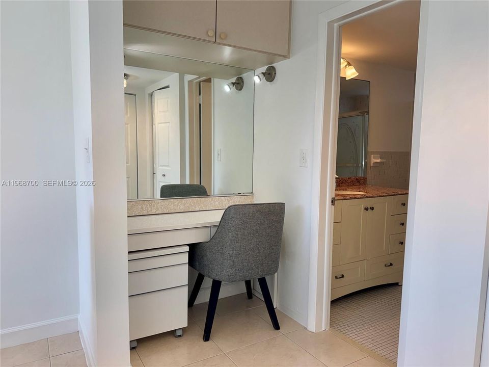 For Sale: $189,000 (1 beds, 1 baths, 768 Square Feet)