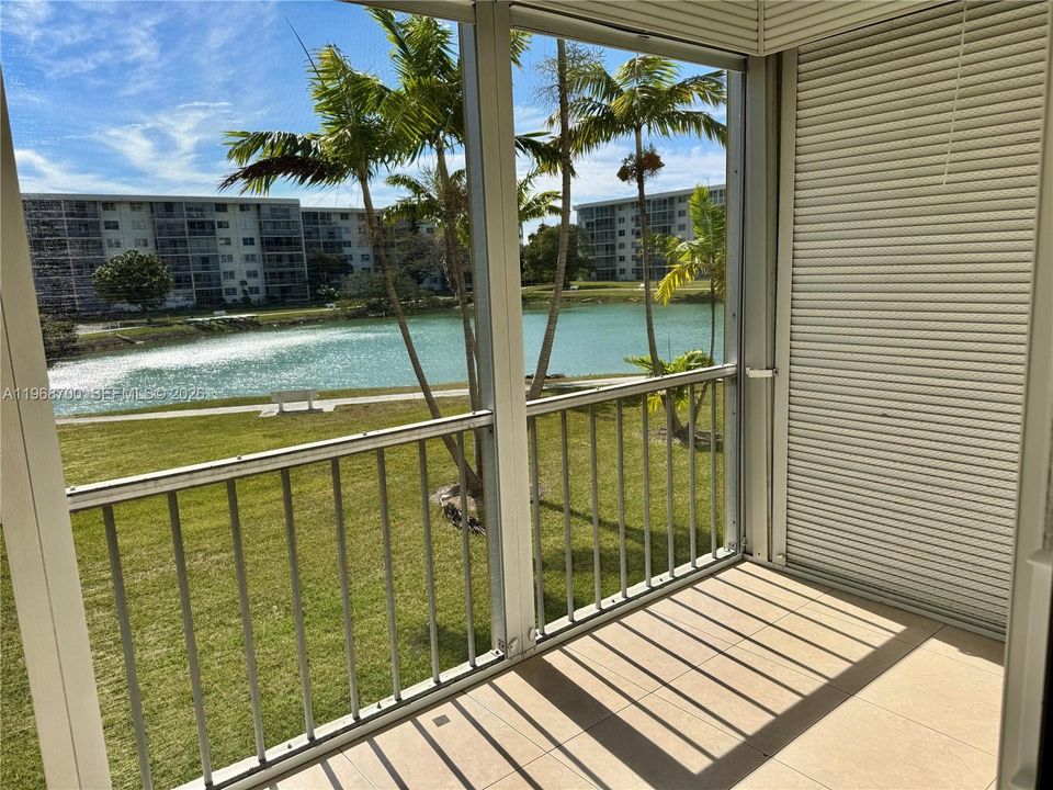 For Sale: $189,000 (1 beds, 1 baths, 768 Square Feet)