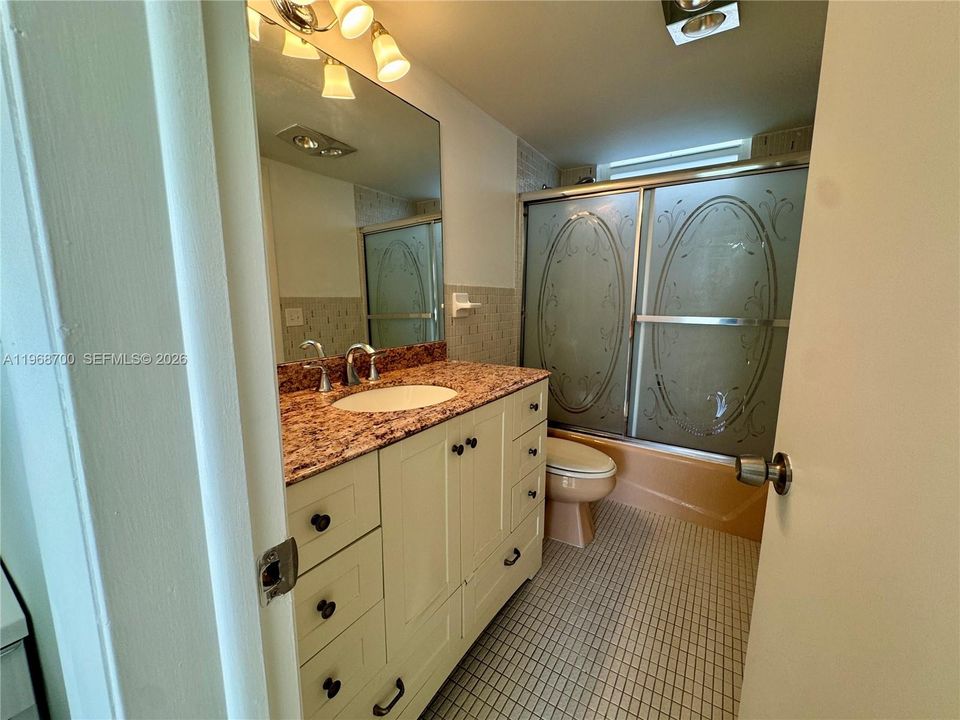 For Sale: $189,000 (1 beds, 1 baths, 768 Square Feet)