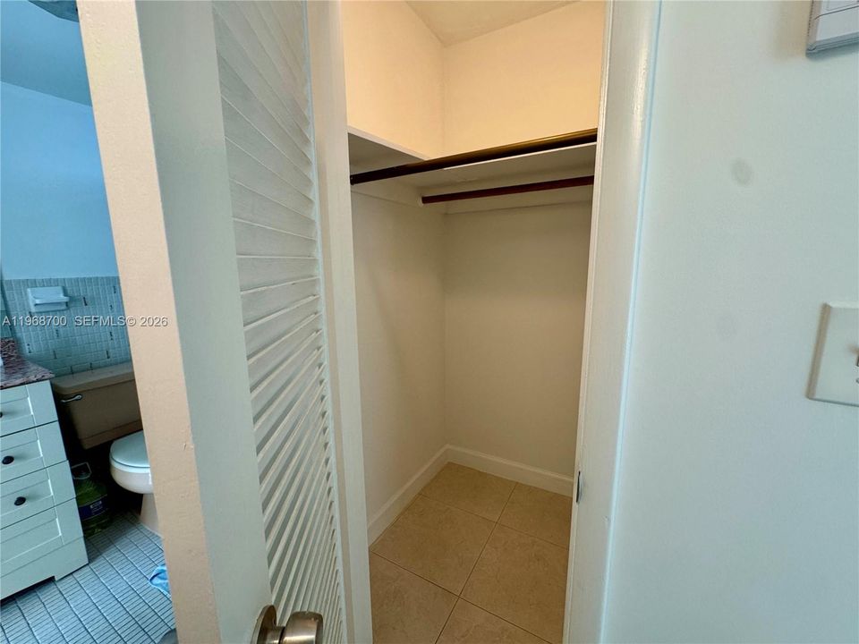 For Sale: $189,000 (1 beds, 1 baths, 768 Square Feet)
