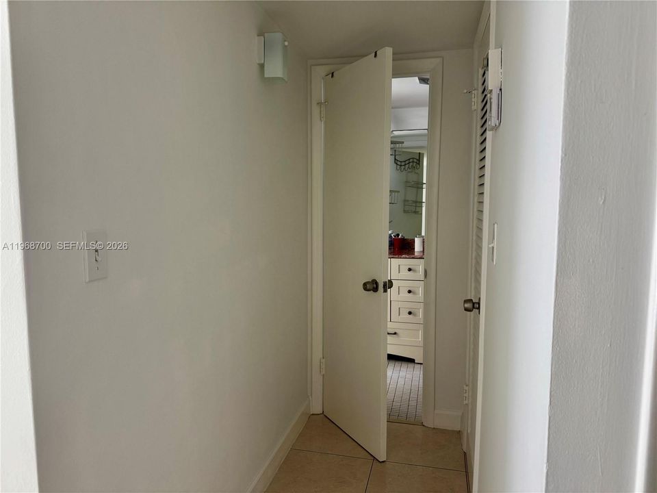 For Sale: $189,000 (1 beds, 1 baths, 768 Square Feet)