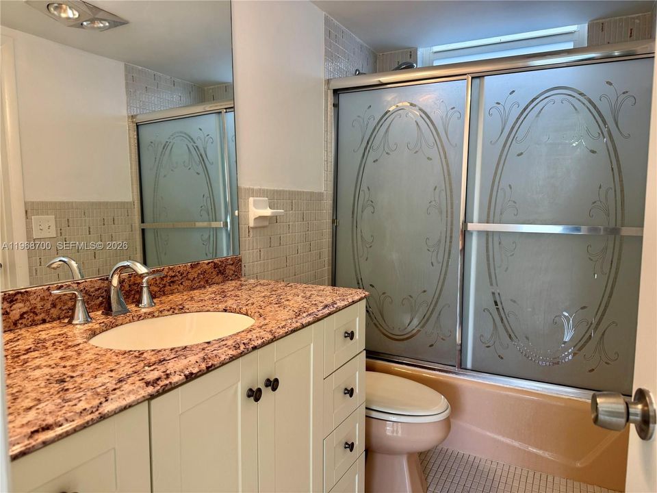 For Sale: $189,000 (1 beds, 1 baths, 768 Square Feet)