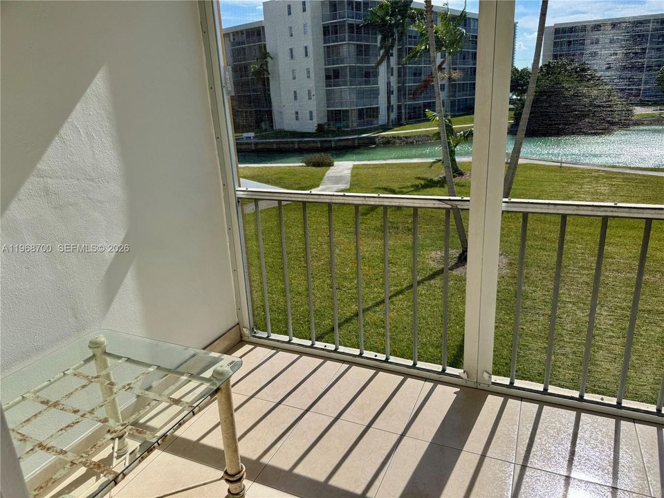 For Sale: $189,000 (1 beds, 1 baths, 768 Square Feet)