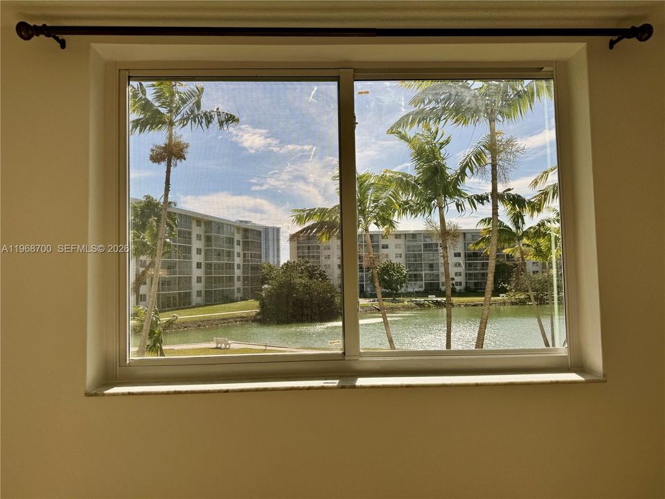 For Sale: $189,000 (1 beds, 1 baths, 768 Square Feet)