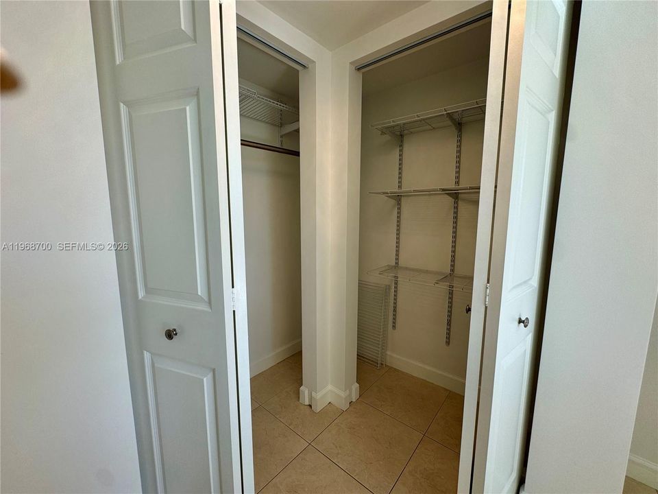 For Sale: $189,000 (1 beds, 1 baths, 768 Square Feet)