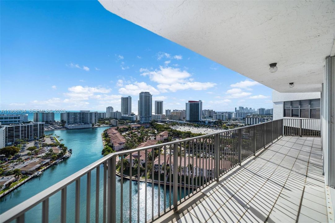 En Venta: $880,000 (2 camas, 2 baños, 1984 Pies cuadrados)