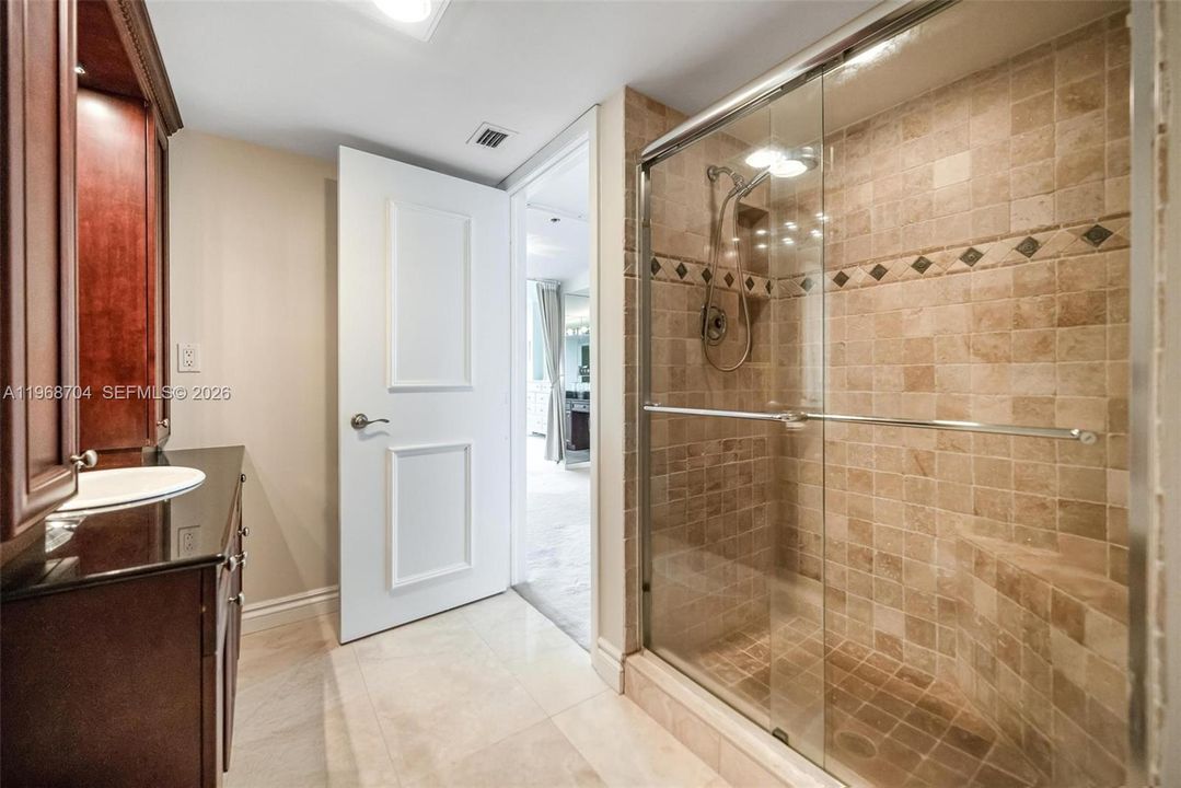 En Venta: $880,000 (2 camas, 2 baños, 1984 Pies cuadrados)