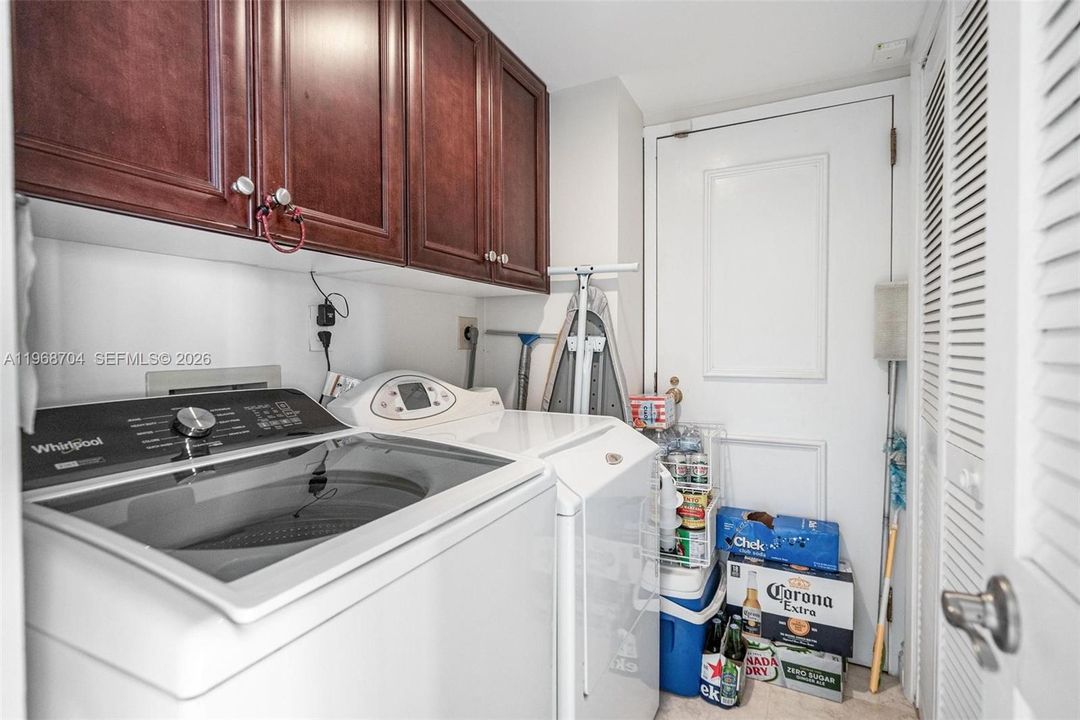 En Venta: $880,000 (2 camas, 2 baños, 1984 Pies cuadrados)