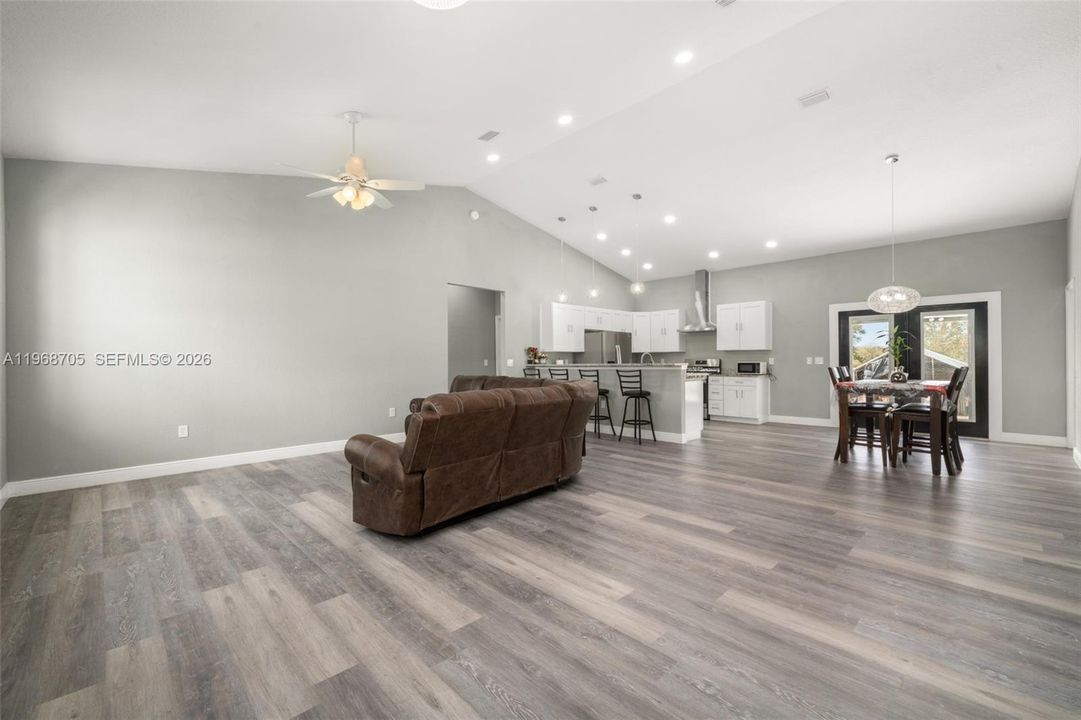 En Venta: $349,900 (3 camas, 2 baños, 0 Pies cuadrados)