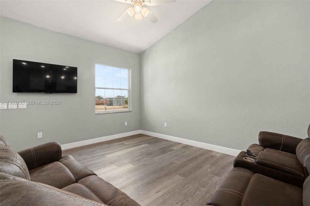En Venta: $349,900 (3 camas, 2 baños, 0 Pies cuadrados)