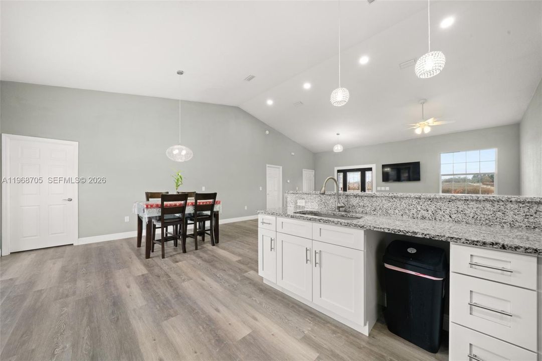 En Venta: $349,900 (3 camas, 2 baños, 0 Pies cuadrados)