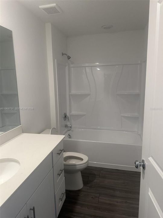 В аренду: $2,200 (4 спален, 2 ванн, 1824 Квадратных фут)
