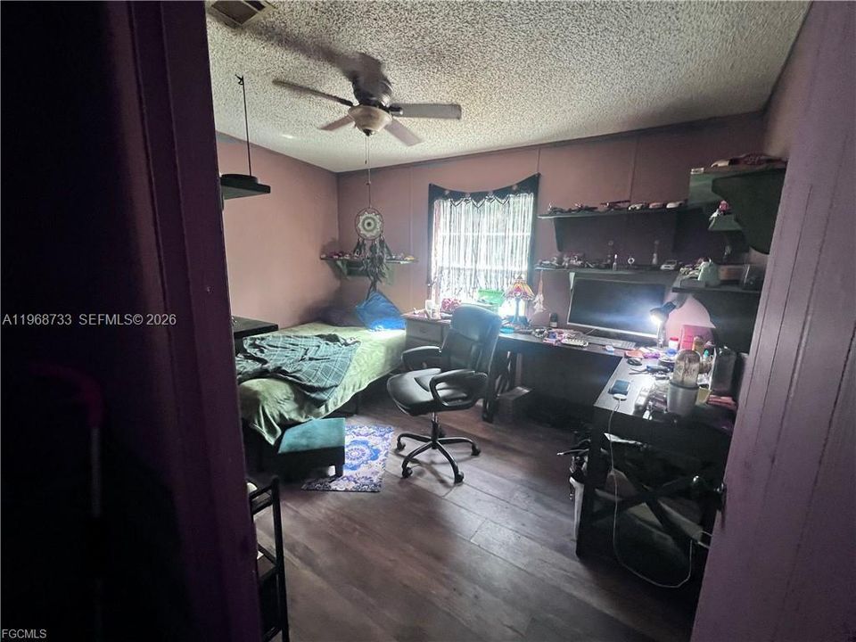 На продажу: $299,999 (3 спален, 2 ванн, 1404 Квадратных фут)