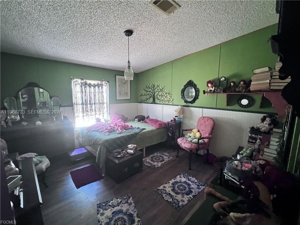На продажу: $299,999 (3 спален, 2 ванн, 1404 Квадратных фут)