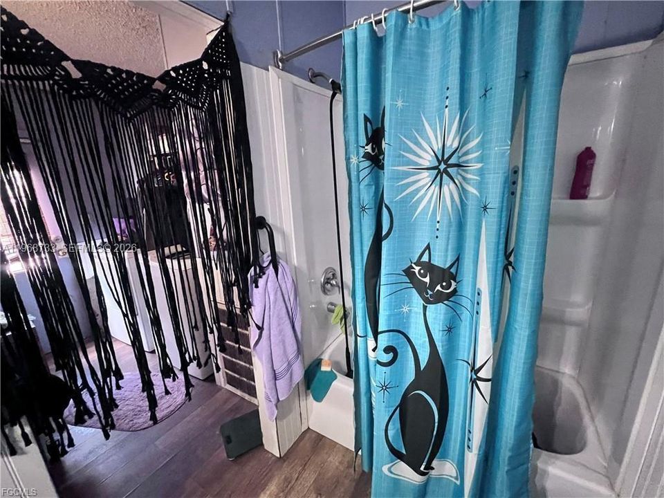 На продажу: $299,999 (3 спален, 2 ванн, 1404 Квадратных фут)