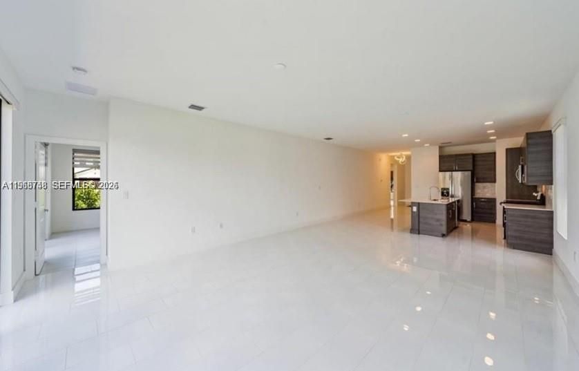 На продажу: $335,000 (3 спален, 2 ванн, 1602 Квадратных фут)