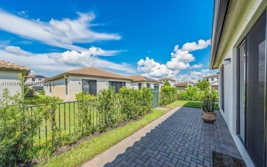 На продажу: $335,000 (3 спален, 2 ванн, 1602 Квадратных фут)