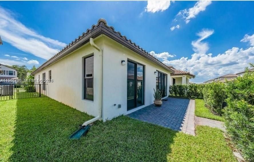 На продажу: $335,000 (3 спален, 2 ванн, 1602 Квадратных фут)