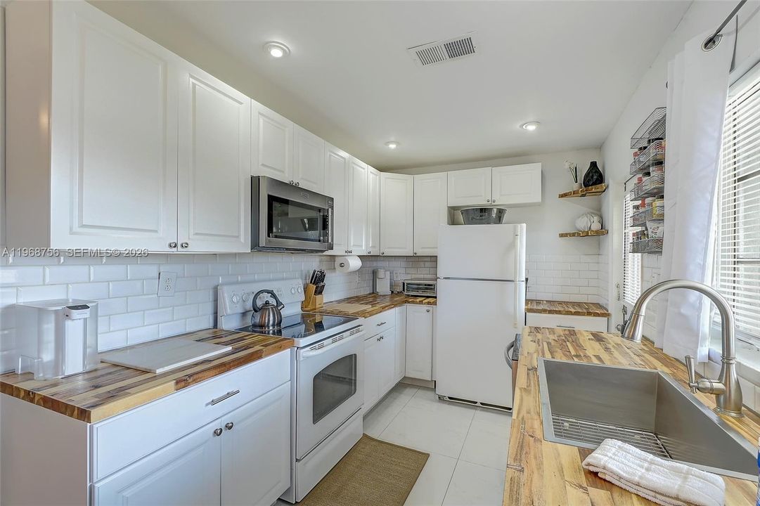 For Sale: $315,000 (3 beds, 2 baths, 1053 Square Feet)