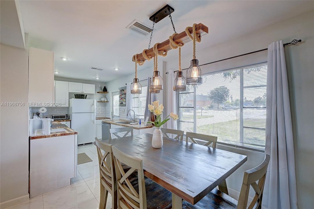 For Sale: $315,000 (3 beds, 2 baths, 1053 Square Feet)