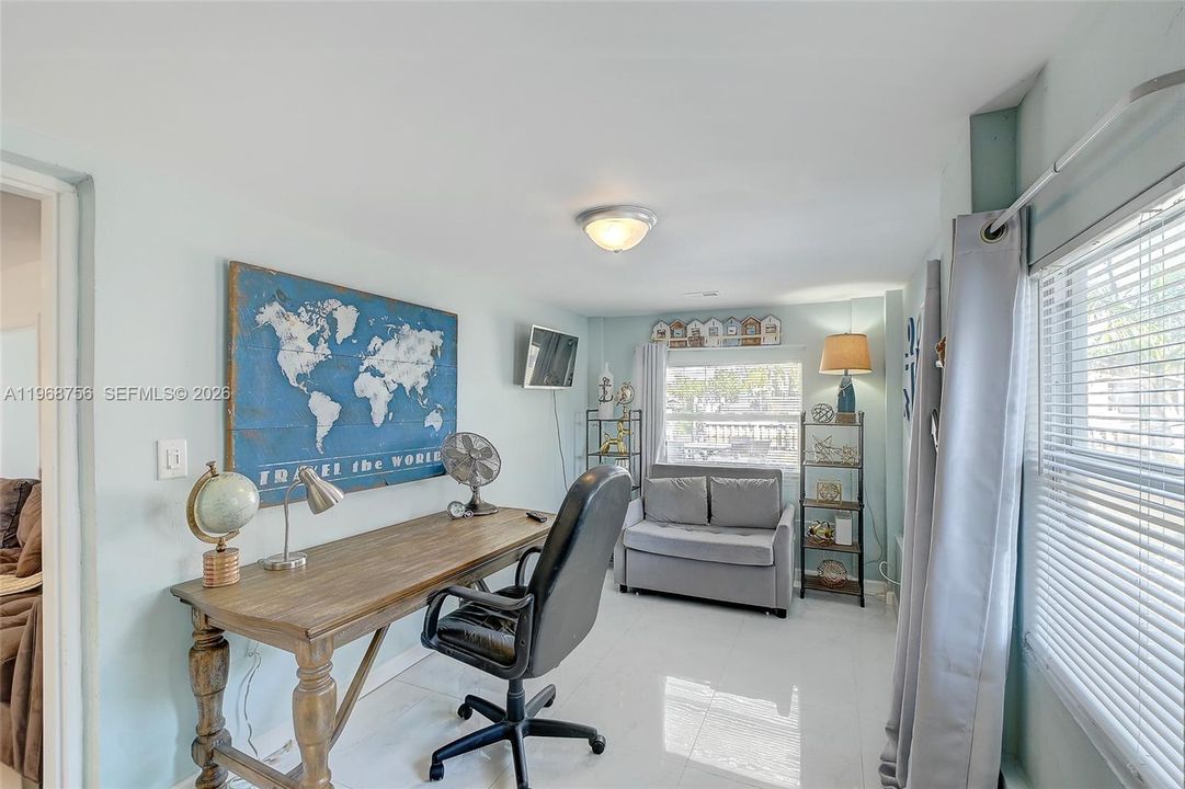 For Sale: $315,000 (3 beds, 2 baths, 1053 Square Feet)