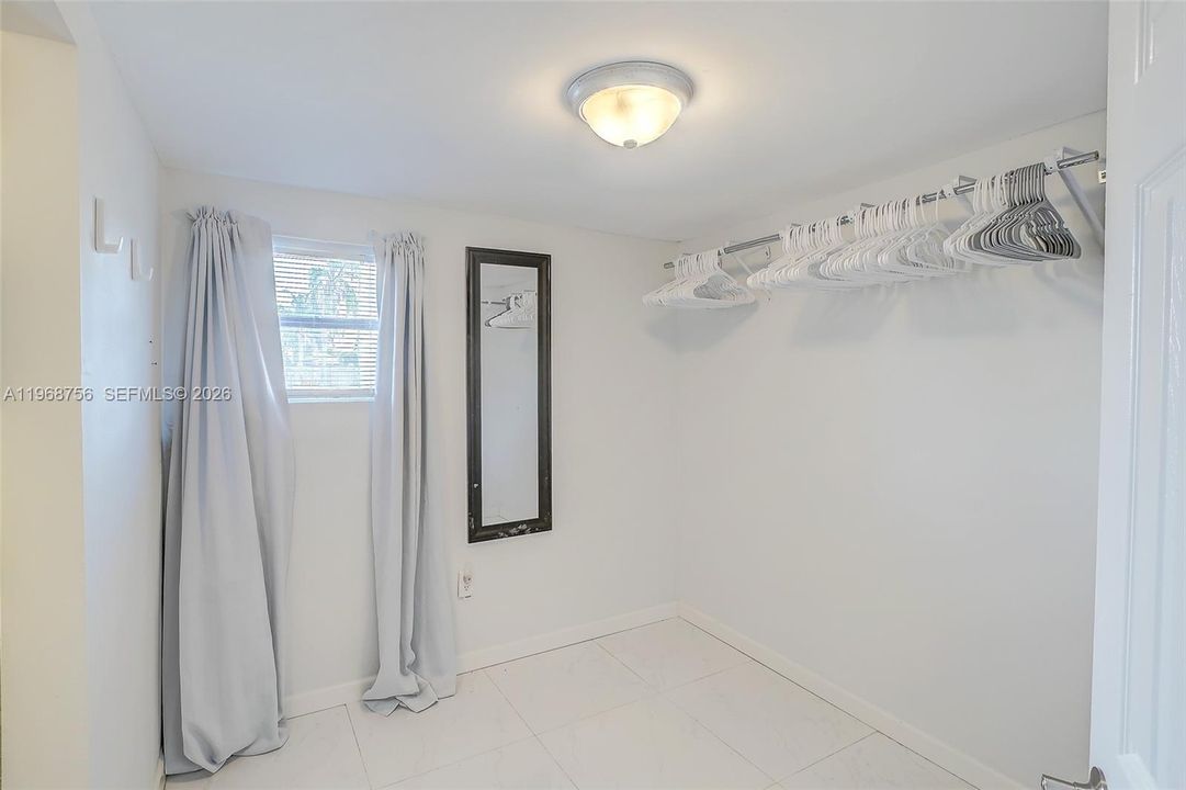 Master Oversided Walkin Closet