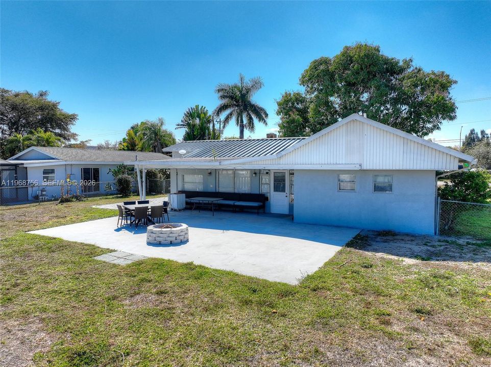 For Sale: $315,000 (3 beds, 2 baths, 1053 Square Feet)