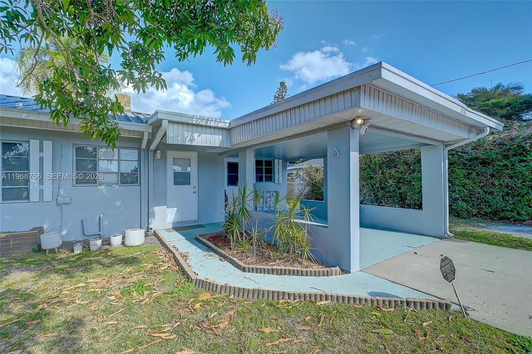 For Sale: $315,000 (3 beds, 2 baths, 1053 Square Feet)