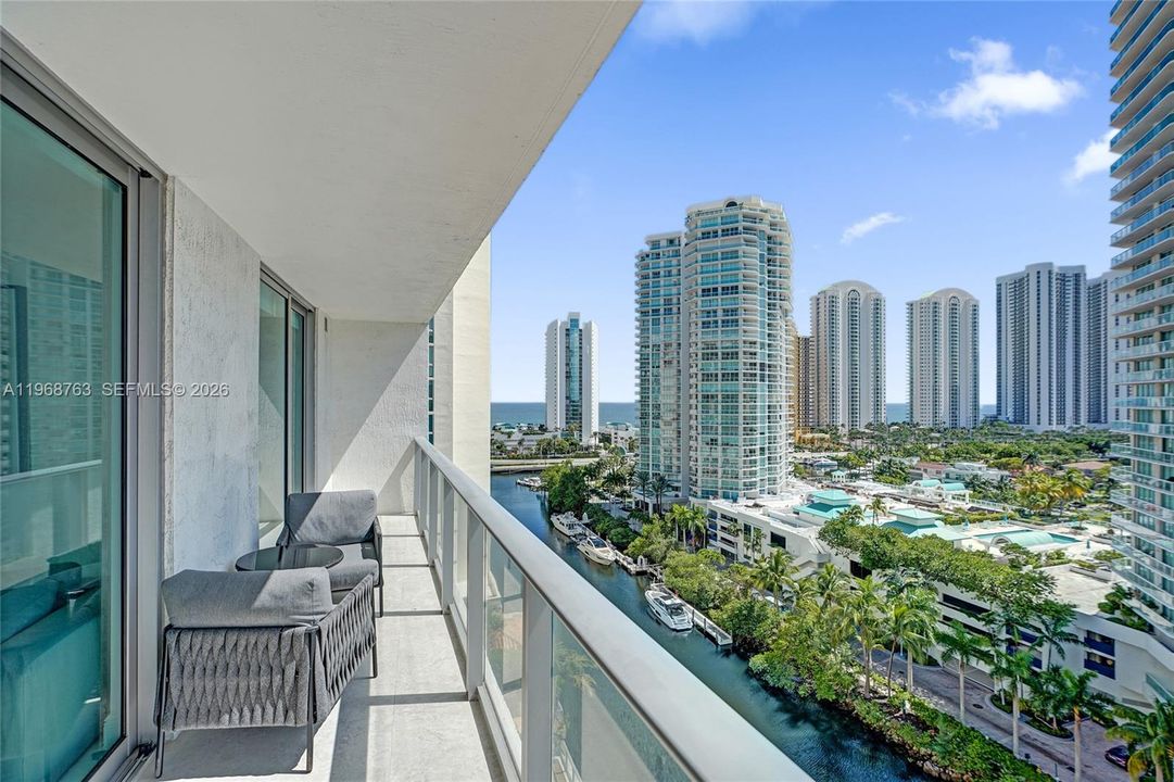 For Sale: $1,299,000 (2 beds, 3 baths, 1541 Square Feet)