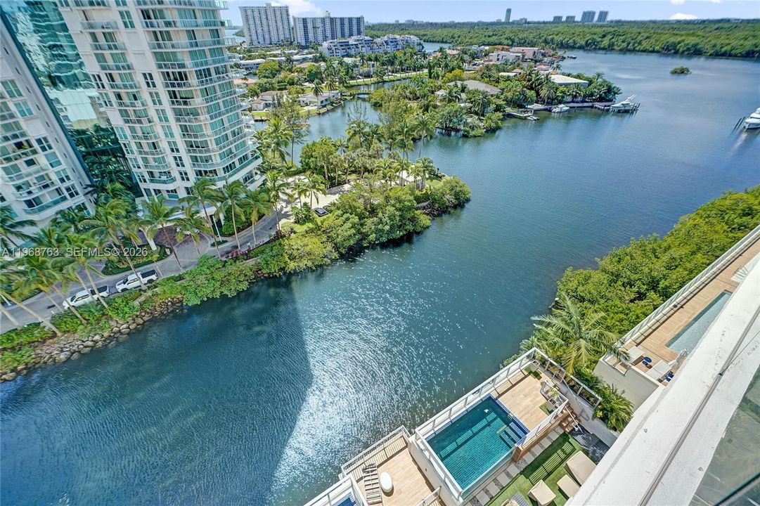 For Sale: $1,299,000 (2 beds, 3 baths, 1541 Square Feet)
