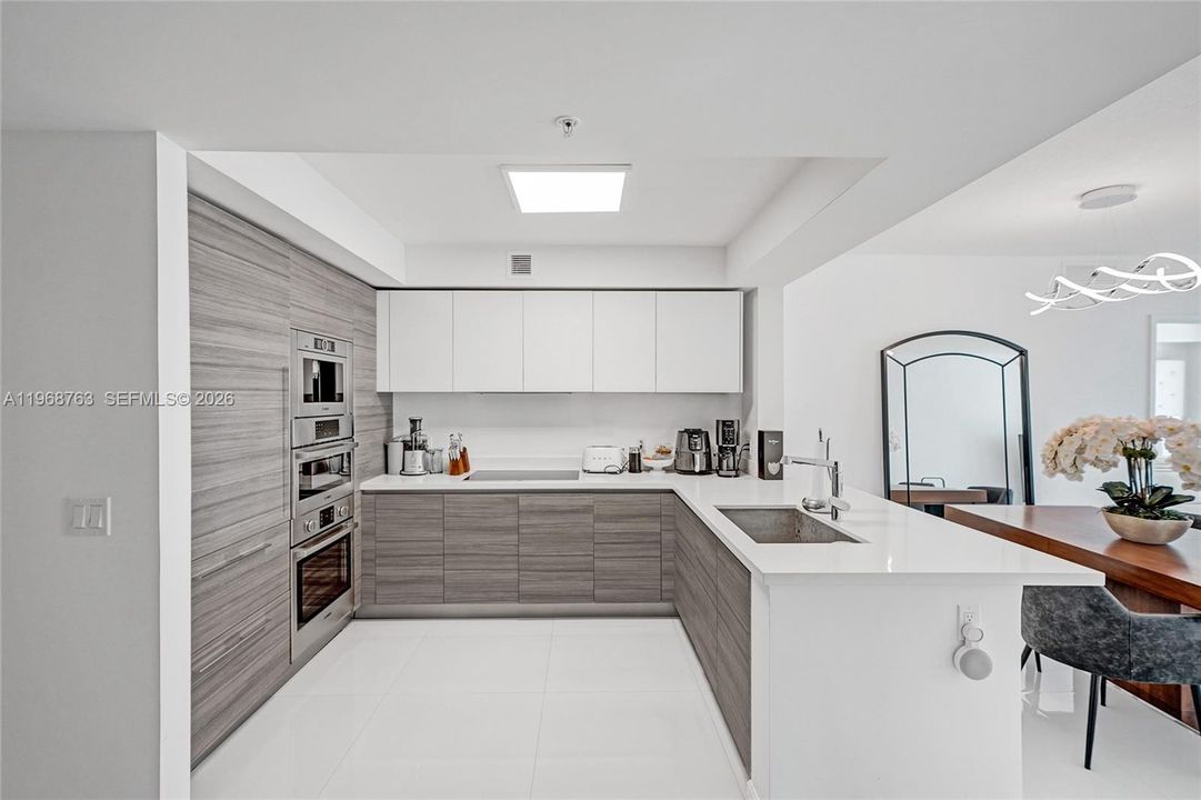 For Sale: $1,299,000 (2 beds, 3 baths, 1541 Square Feet)