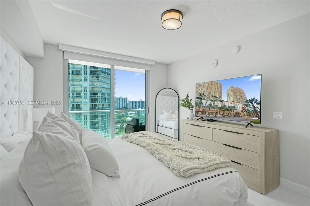 For Sale: $1,299,000 (2 beds, 3 baths, 1541 Square Feet)