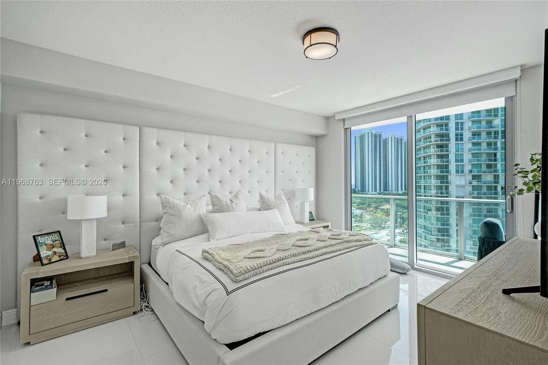 For Sale: $1,299,000 (2 beds, 3 baths, 1541 Square Feet)
