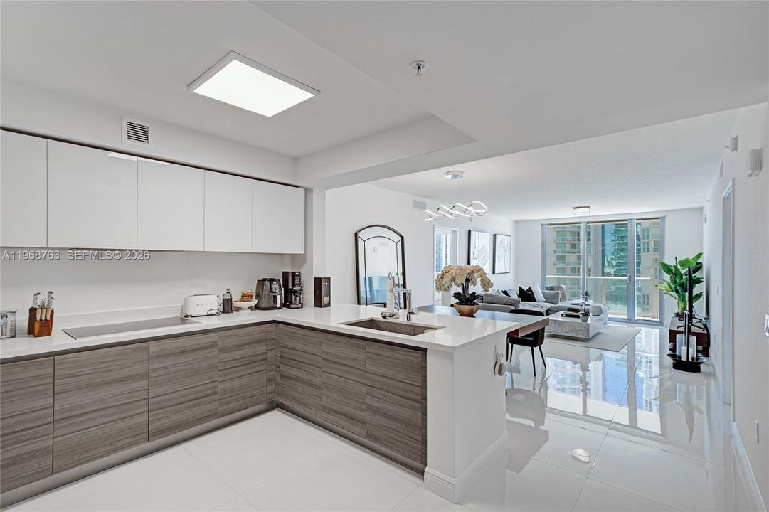 For Sale: $1,299,000 (2 beds, 3 baths, 1541 Square Feet)