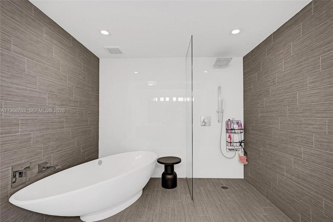 For Sale: $1,299,000 (2 beds, 3 baths, 1541 Square Feet)