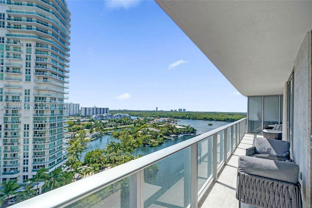 For Sale: $1,299,000 (2 beds, 3 baths, 1541 Square Feet)