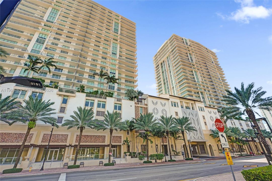 For Sale: $1,299,000 (2 beds, 3 baths, 1541 Square Feet)