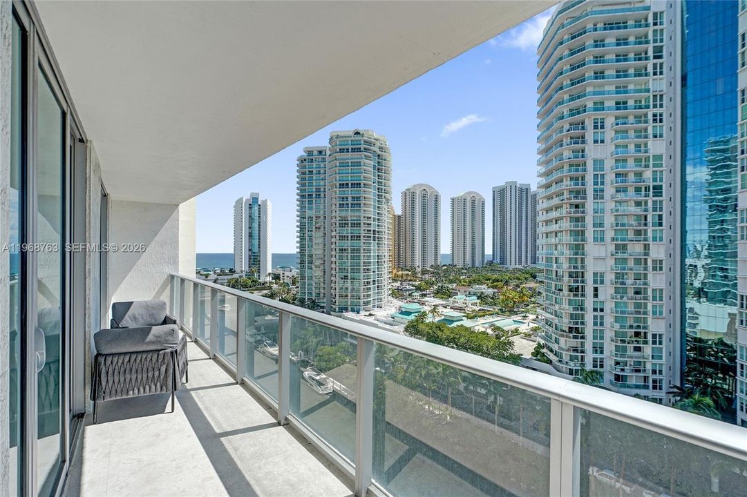 For Sale: $1,299,000 (2 beds, 3 baths, 1541 Square Feet)