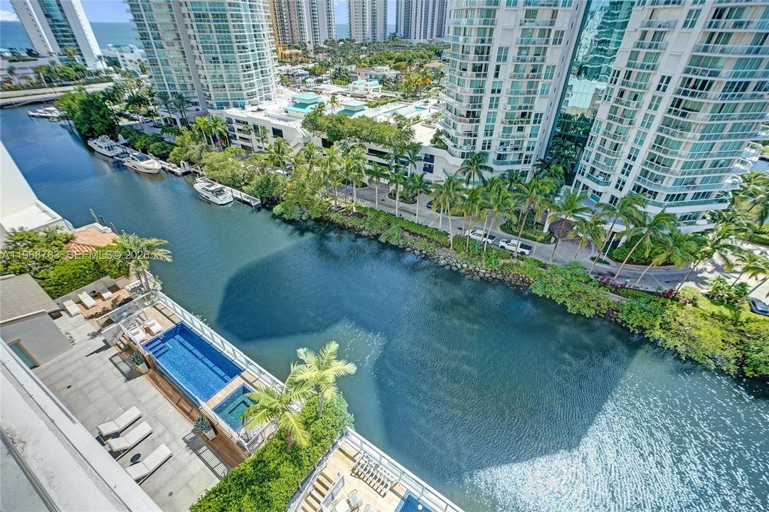 For Sale: $1,299,000 (2 beds, 3 baths, 1541 Square Feet)