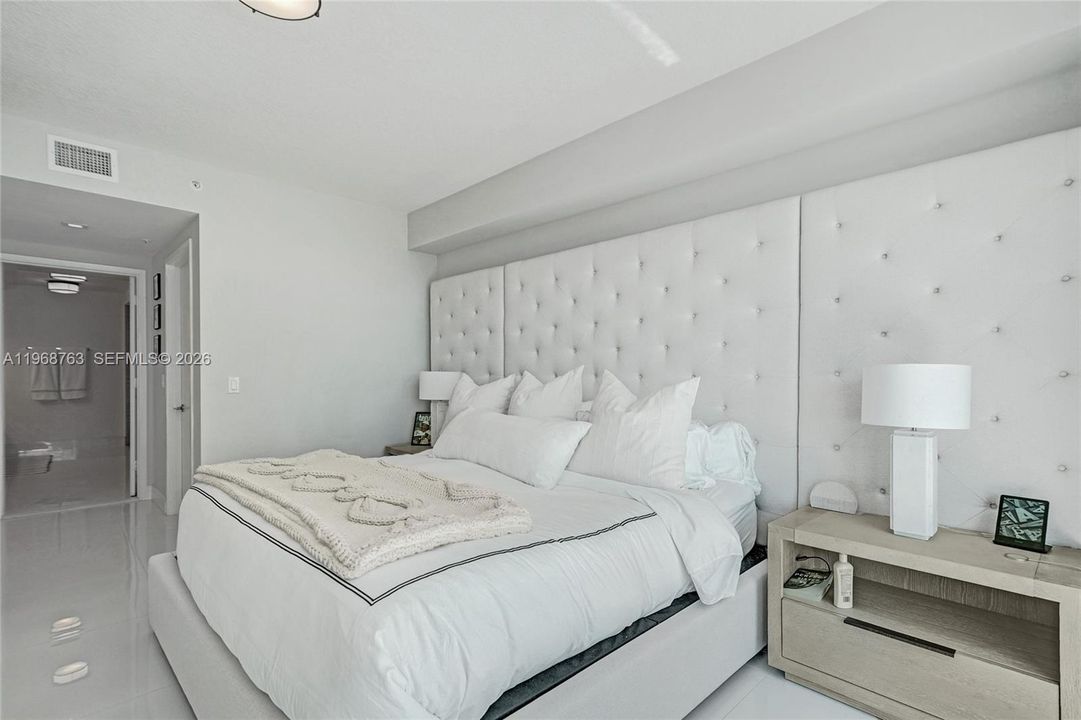 For Sale: $1,299,000 (2 beds, 3 baths, 1541 Square Feet)