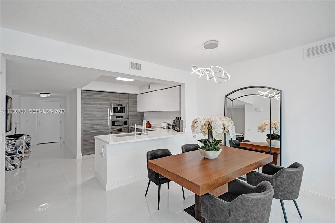 For Sale: $1,299,000 (2 beds, 3 baths, 1541 Square Feet)