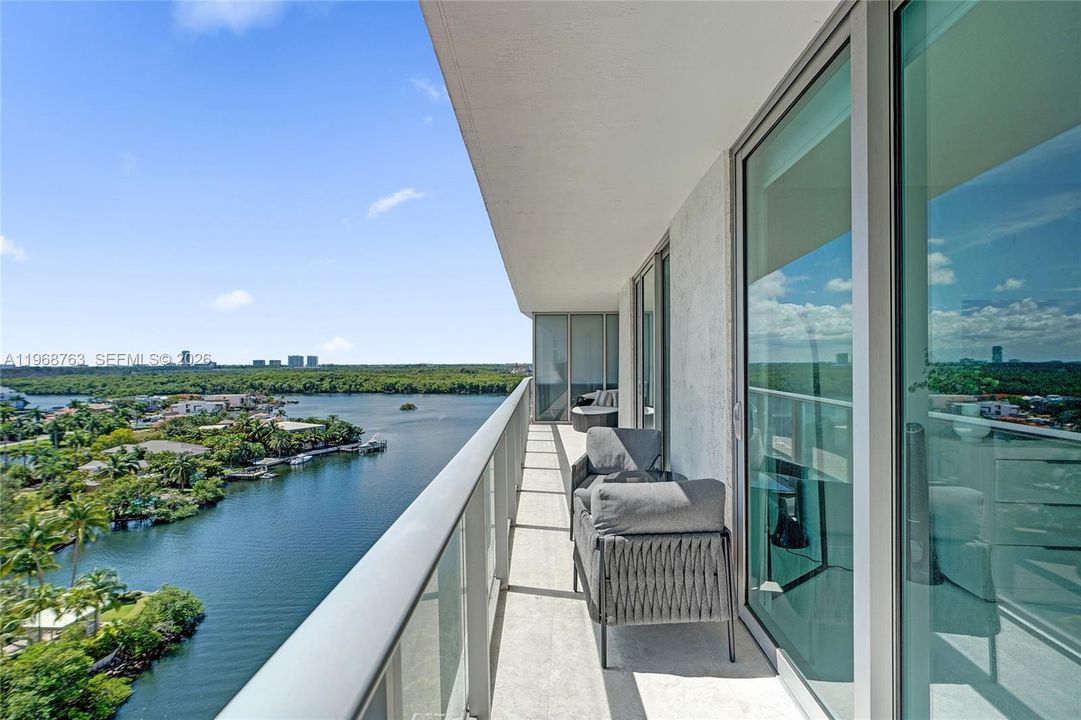 For Sale: $1,299,000 (2 beds, 3 baths, 1541 Square Feet)