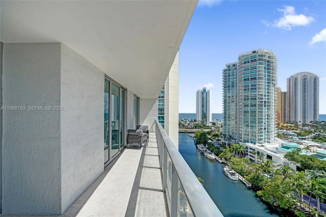 For Sale: $1,299,000 (2 beds, 3 baths, 1541 Square Feet)