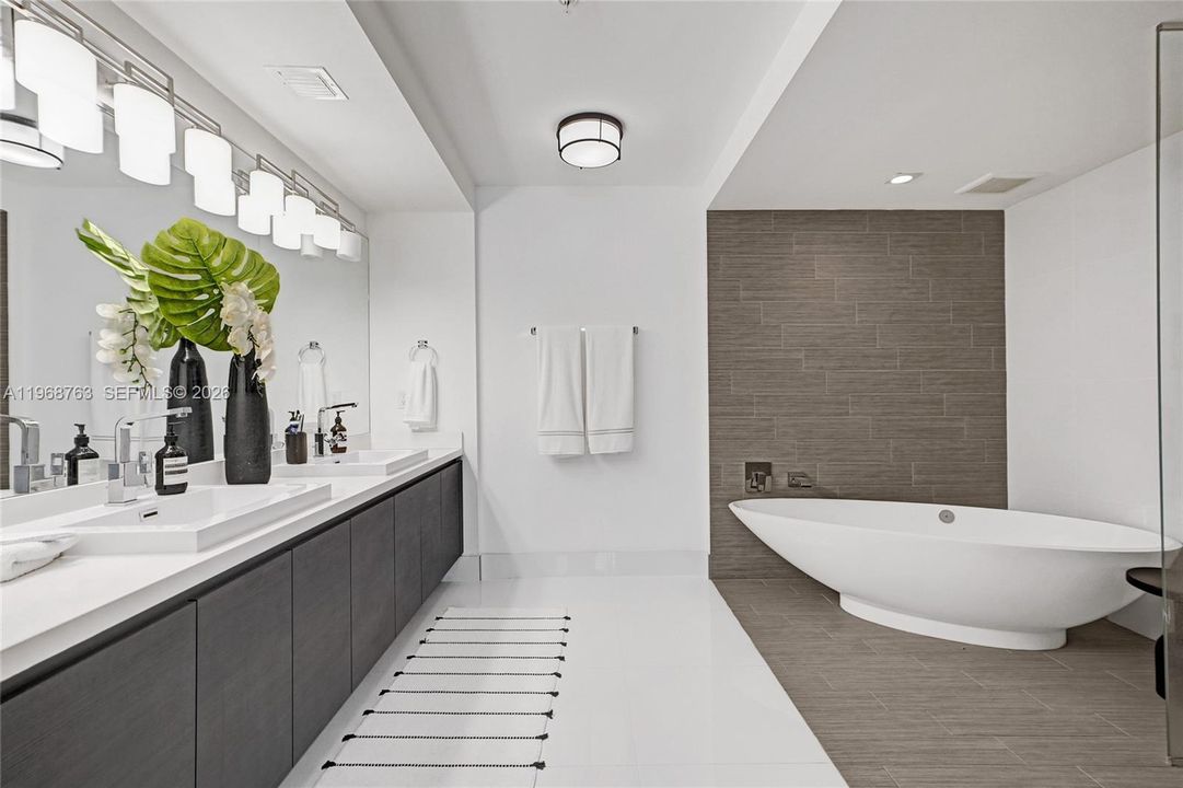 For Sale: $1,299,000 (2 beds, 3 baths, 1541 Square Feet)