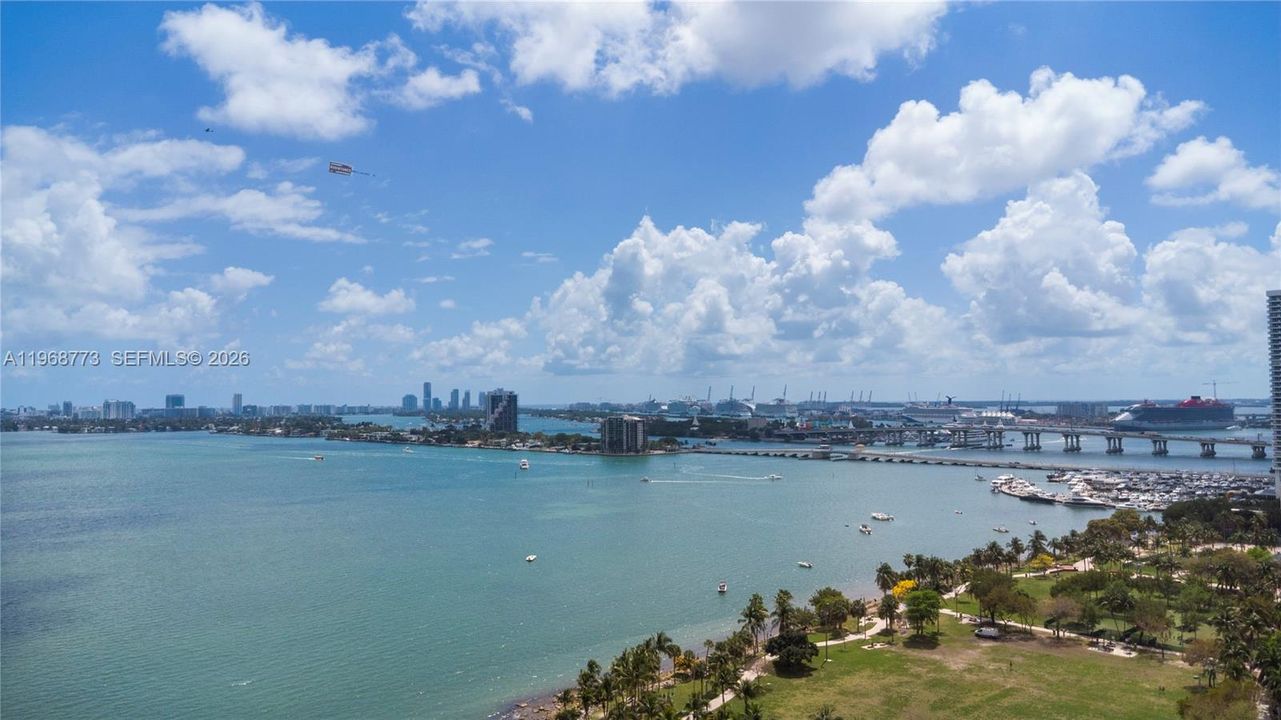 Activo con contrato: $2,150,000 (3 camas, 3 baños, 2201 Pies cuadrados)