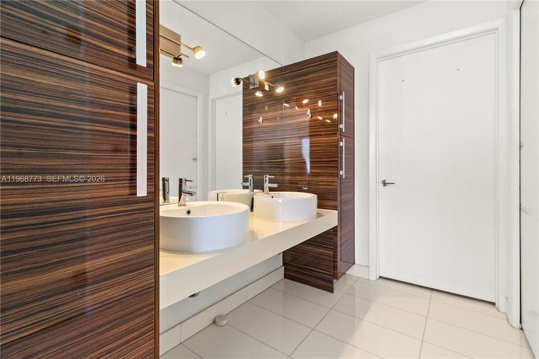 Activo con contrato: $2,150,000 (3 camas, 3 baños, 2201 Pies cuadrados)