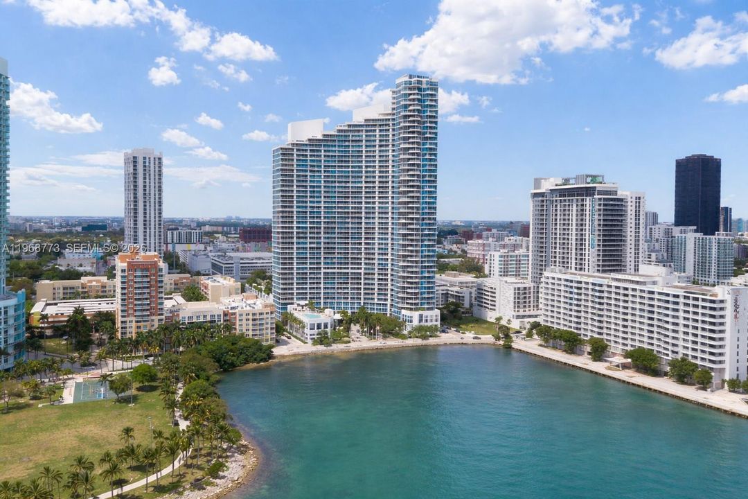 Activo con contrato: $2,150,000 (3 camas, 3 baños, 2201 Pies cuadrados)