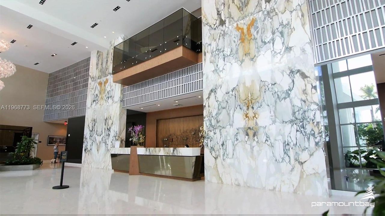 Activo con contrato: $2,150,000 (3 camas, 3 baños, 2201 Pies cuadrados)